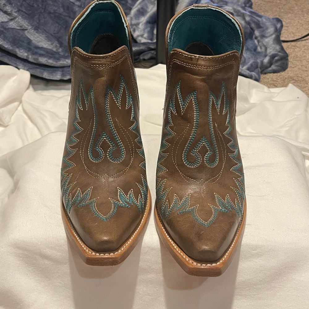 Size 7 only worn once to a concert.